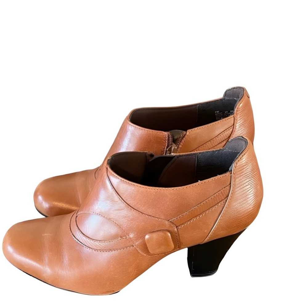 CLARKS BENDABLES Women’s Leather Bootie w/Button Ankle Boot Sz 7